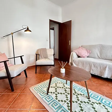 Portuguese Village - Fast Wifi - Near Beaches Daire Freiria